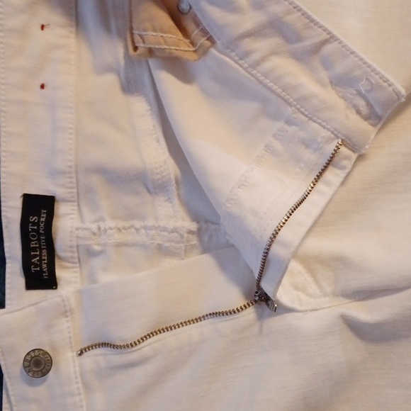 TALBOTS FLAWLESS FIVE PICKET KNEE LENGTH WHITE SHORTS, WOMENS SIZE 16, B… - Picture 3 of 8